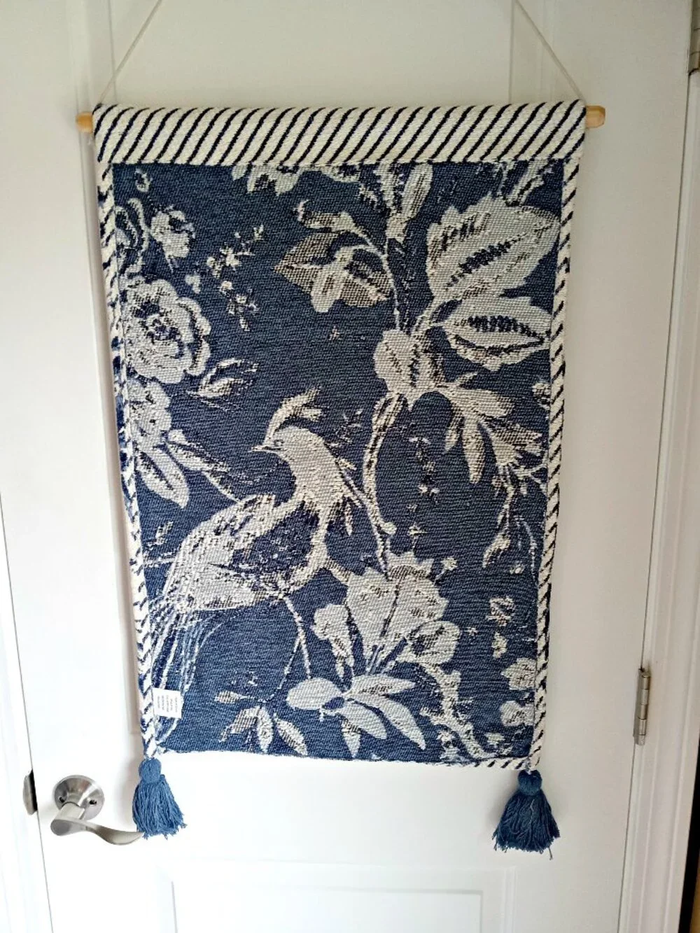 NEW! BEAUTIFUL TASSEL TAPESTRY WALL HANGING W/ BIRDS